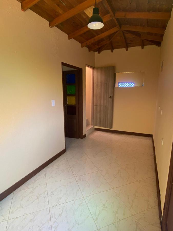 Hostal Hollywood Inn Ріонегро Екстер'єр фото