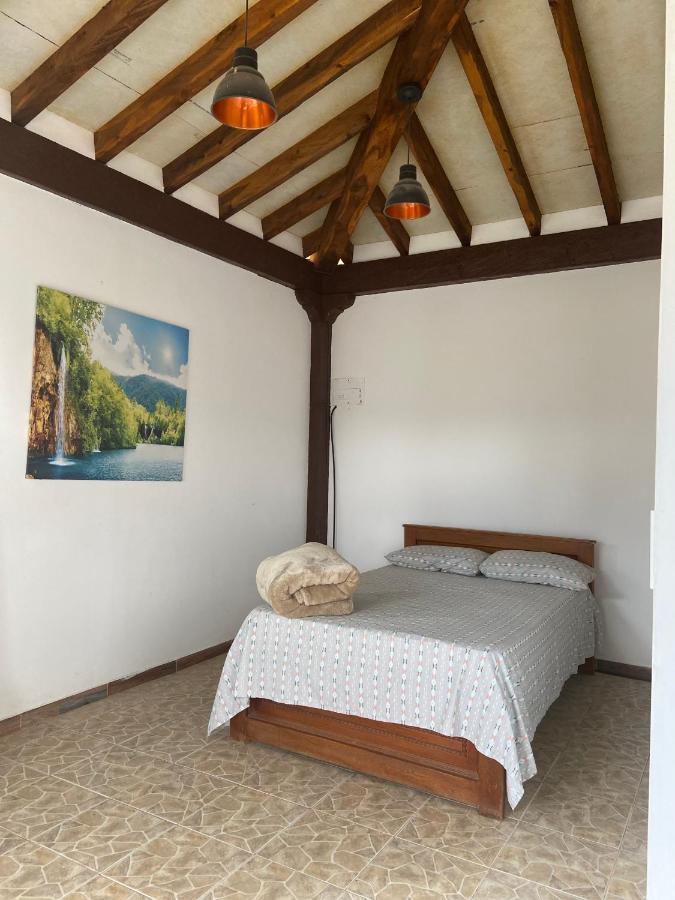 Hostal Hollywood Inn Ріонегро Екстер'єр фото