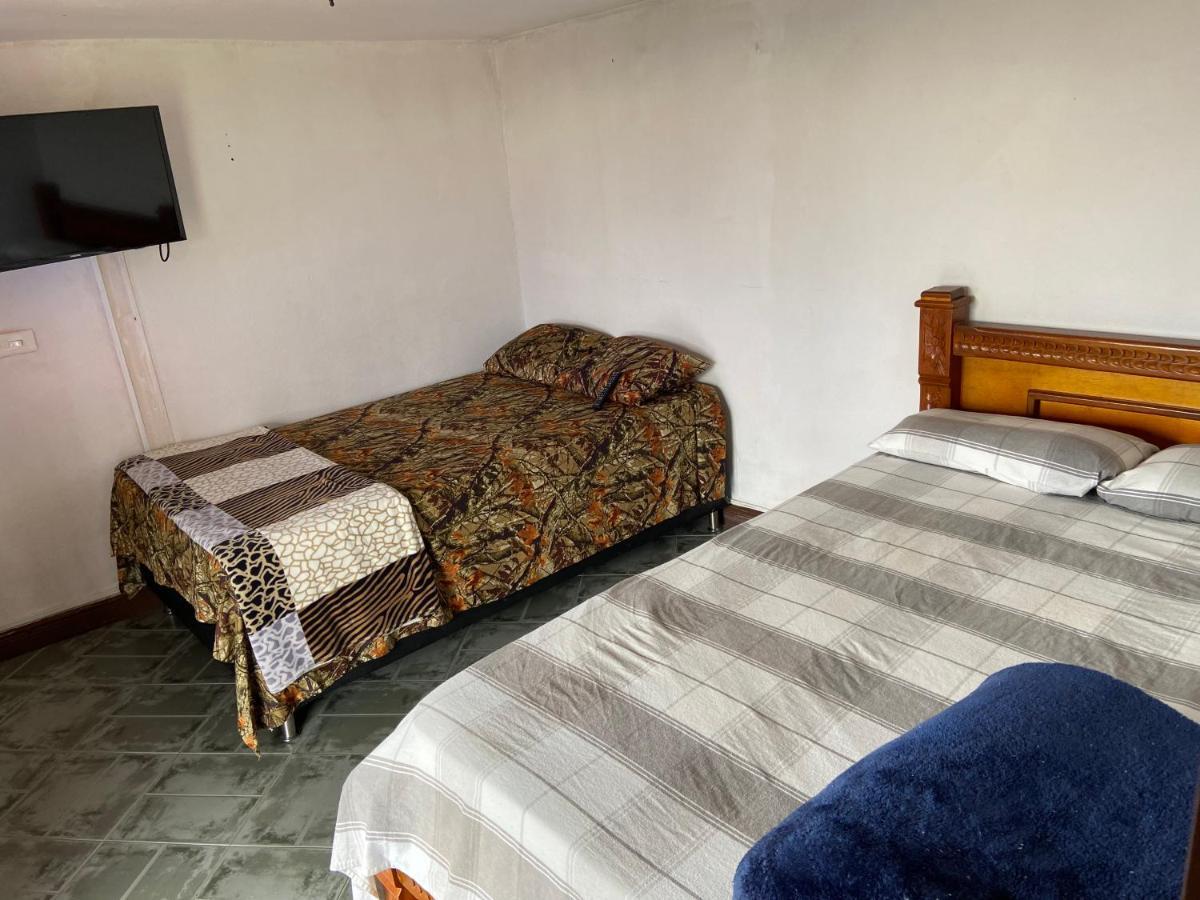 Hostal Hollywood Inn Ріонегро Екстер'єр фото