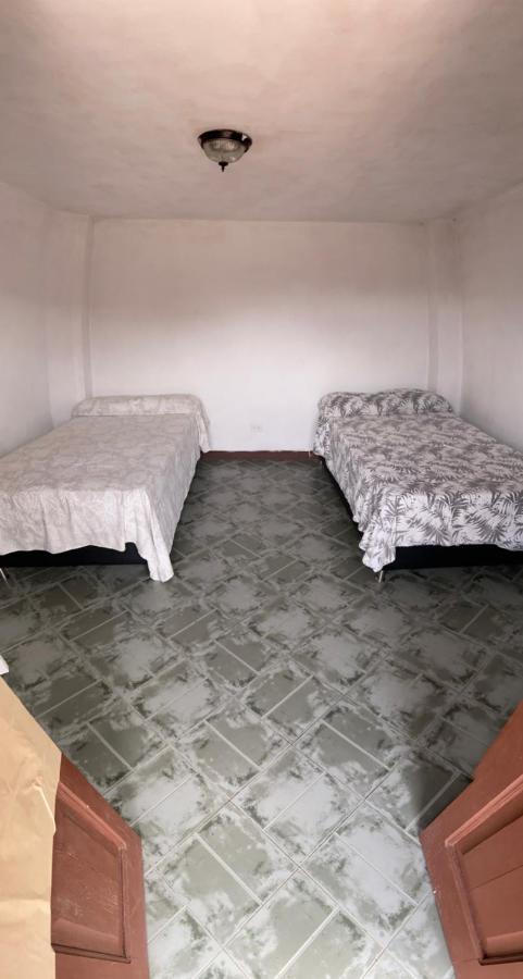 Hostal Hollywood Inn Ріонегро Екстер'єр фото