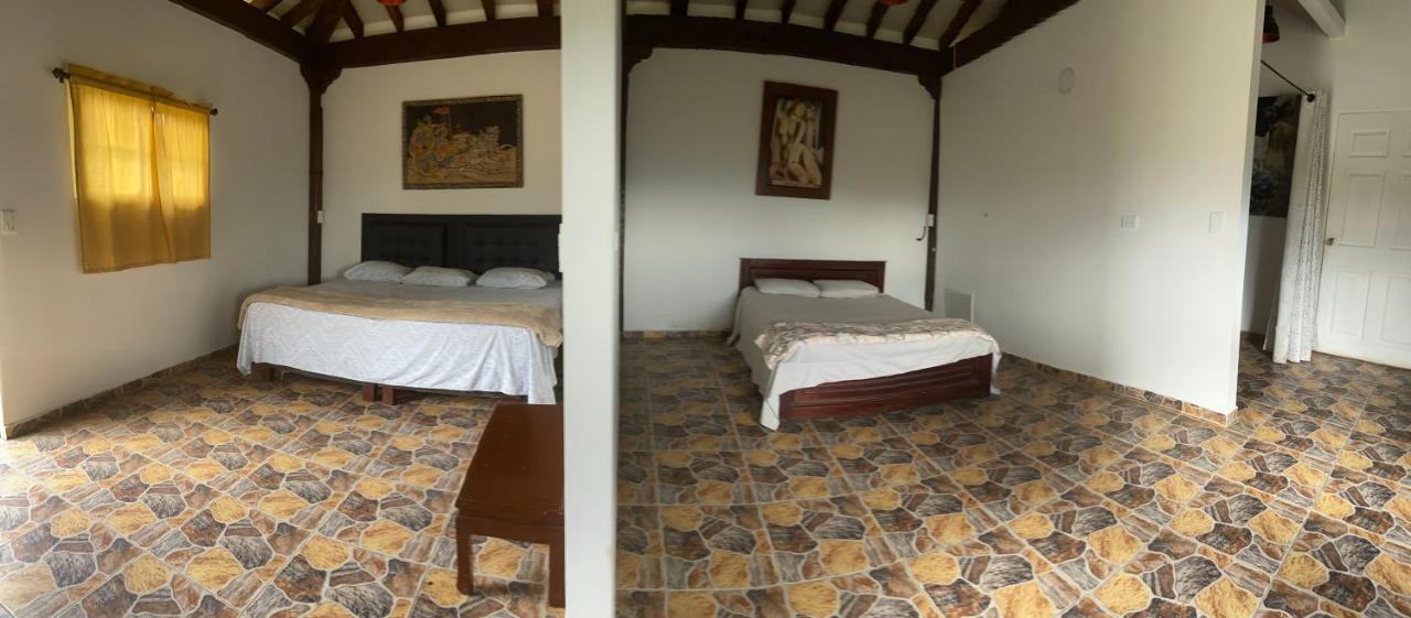 Hostal Hollywood Inn Ріонегро Екстер'єр фото