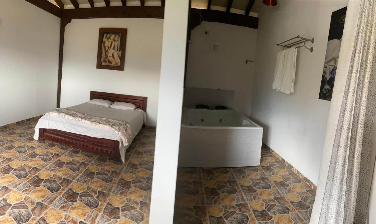Hostal Hollywood Inn Ріонегро Екстер'єр фото